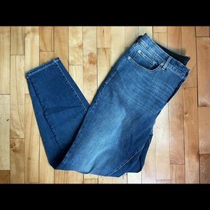 Torrid blue jeans. Size 18T